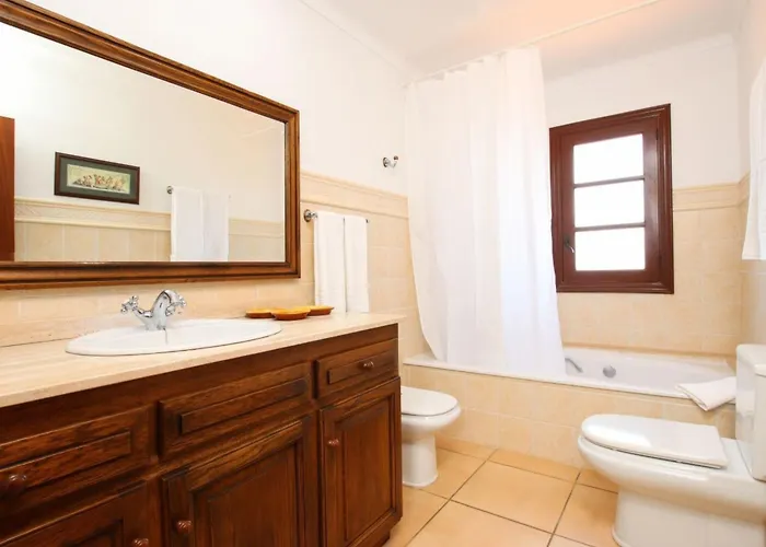 Praechtiges Mit Spektakulaerer Aussicht By Interhome